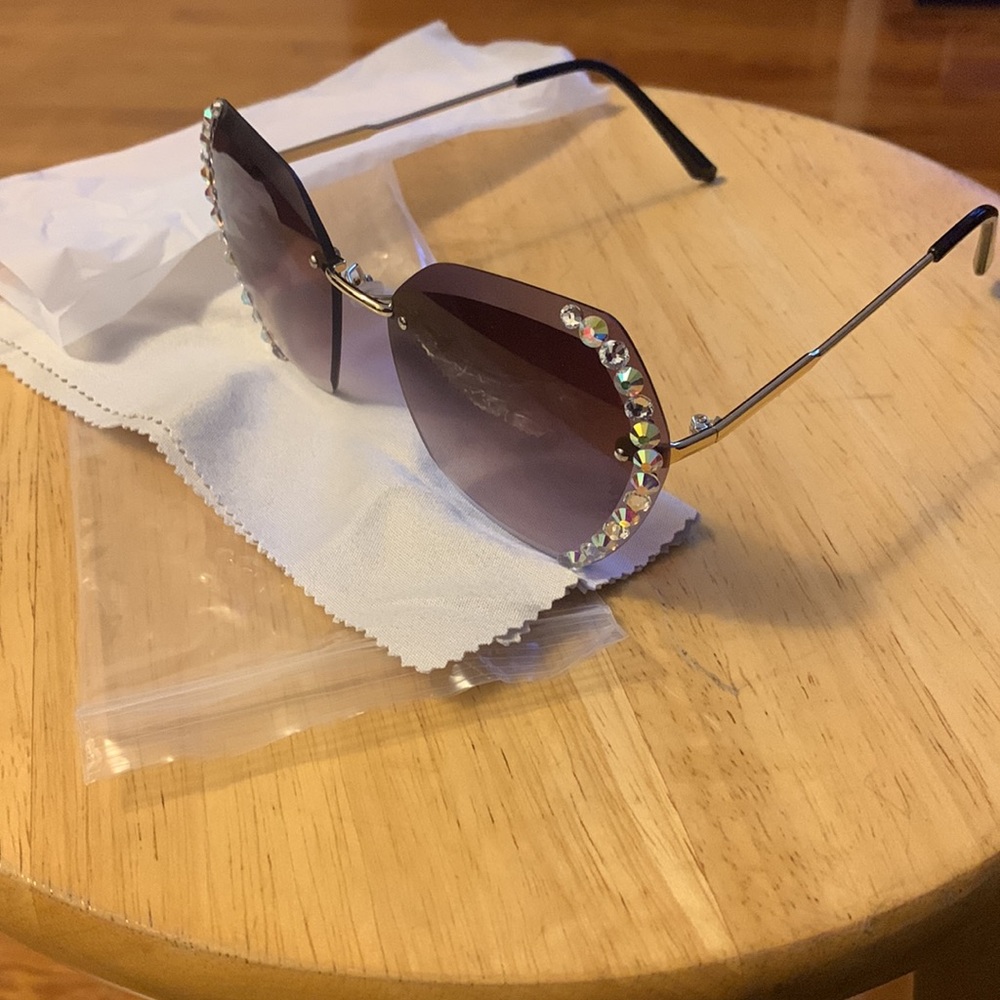 Sunglasses - Picture 2 of 5